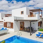Vila Rioja *